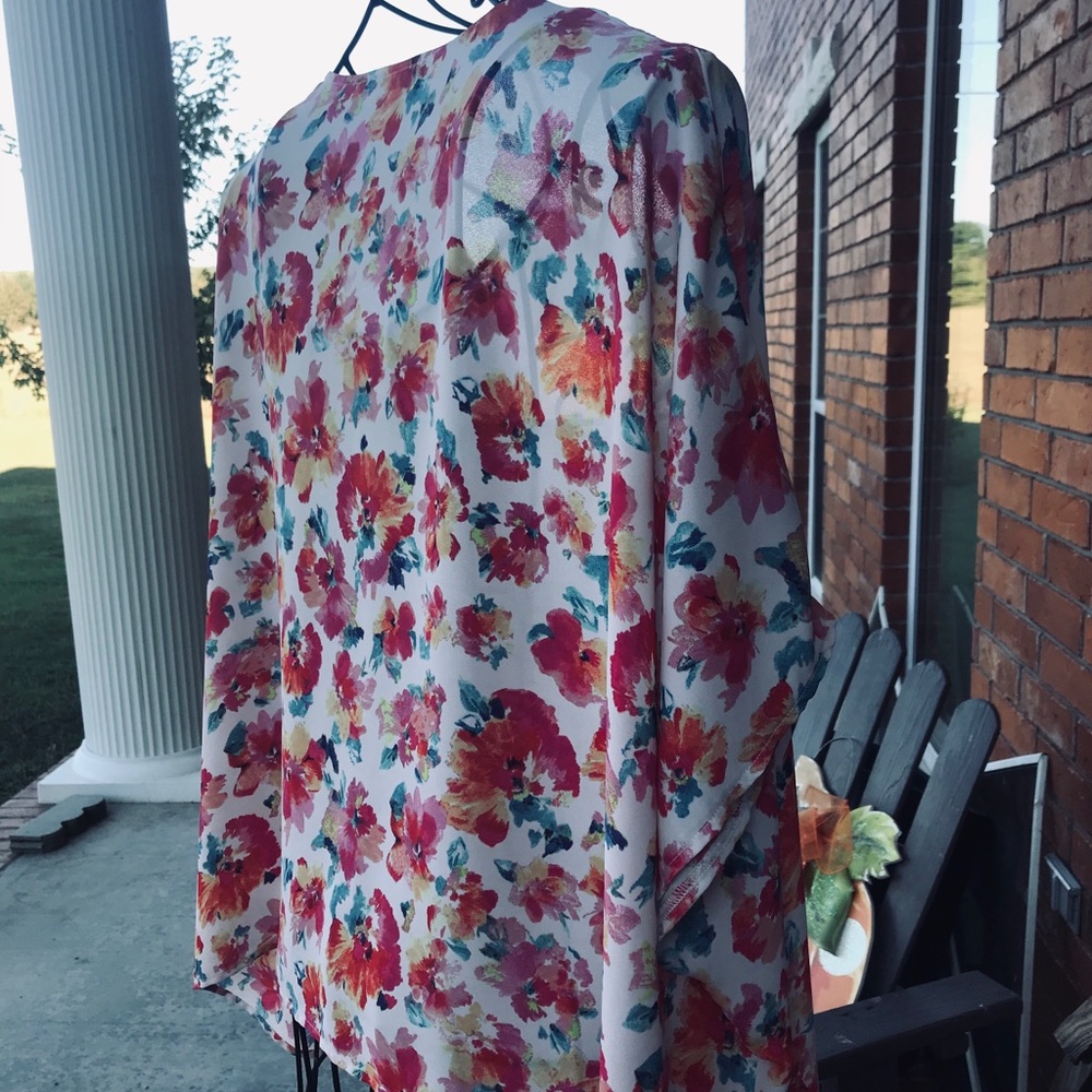 Forever 21 Floral Print Short Kimono - Picture 8 of 8